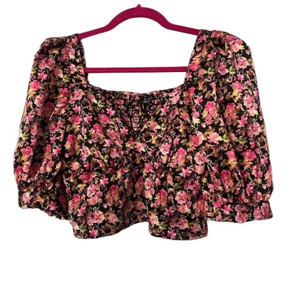 ❌SOLD ❌
💐Vero Moda floral cropped blouse - Picture 2 of 6